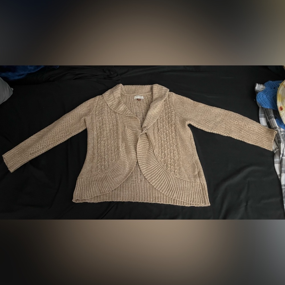 Women’s Sonoma tan cardigan with single toggle closure in size xl.